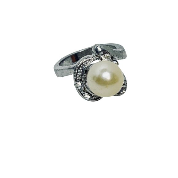 Silver Tone Ring With Faux Pearl & Rhinestone Accents Size 5 1/2 (R444) - Picture 6 of 7